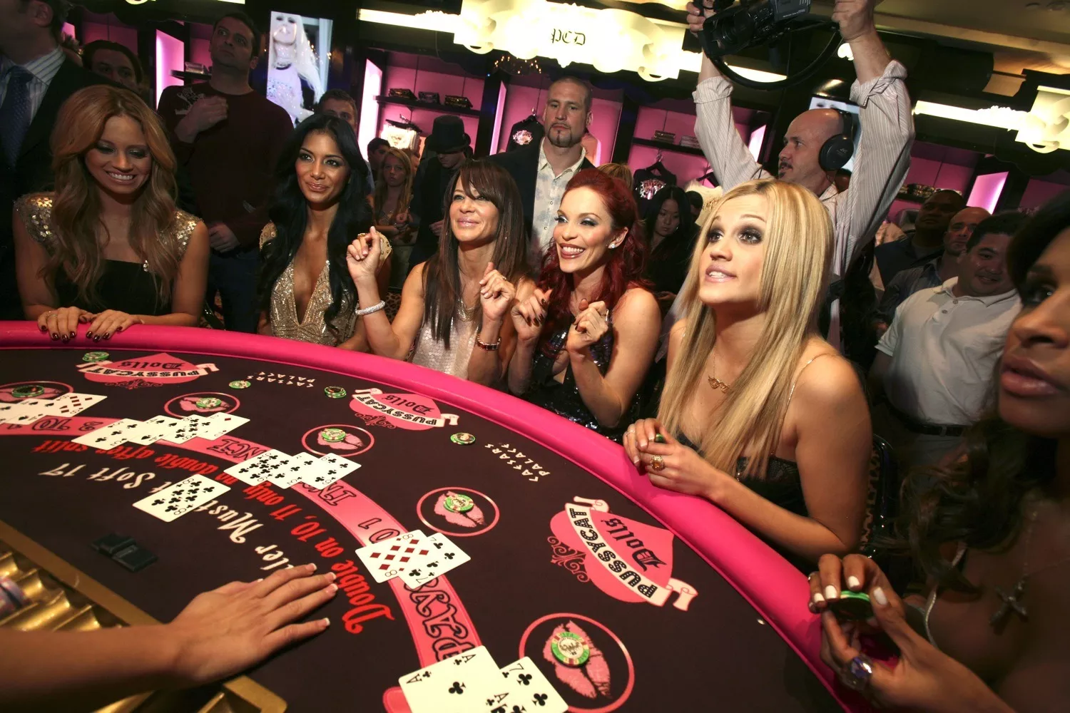 play Coyote Cash real money